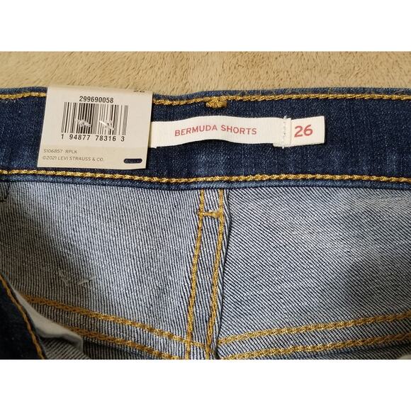 Levi's NWT Bermuda Shorts Denim Jeans Sculpt Mid Rise Slim Through Size 26 Blue - Picture 7 of 14